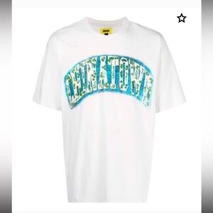 CHINATOWN MARKET ARC ISLAND TSHIRT
NWT
MEDIUM